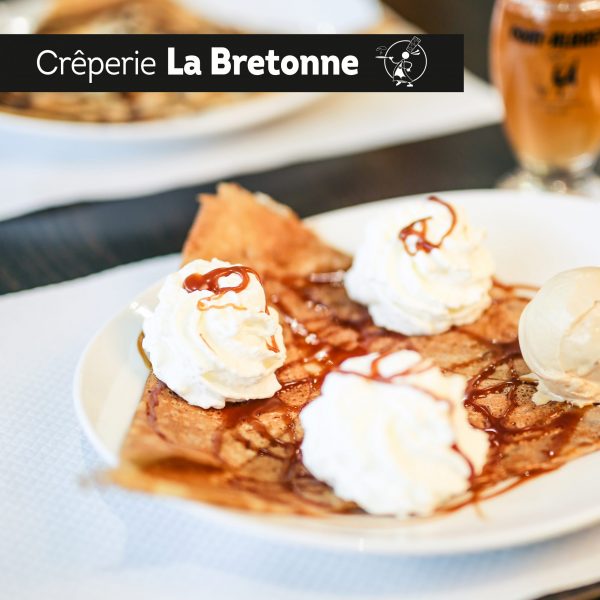 Crêpe appétissante caramel et chantilly Crêperie La-Bretonne.com